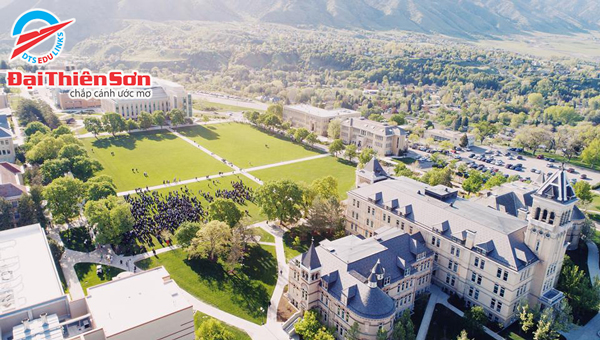 Trường Utah State University nhìn từ xa