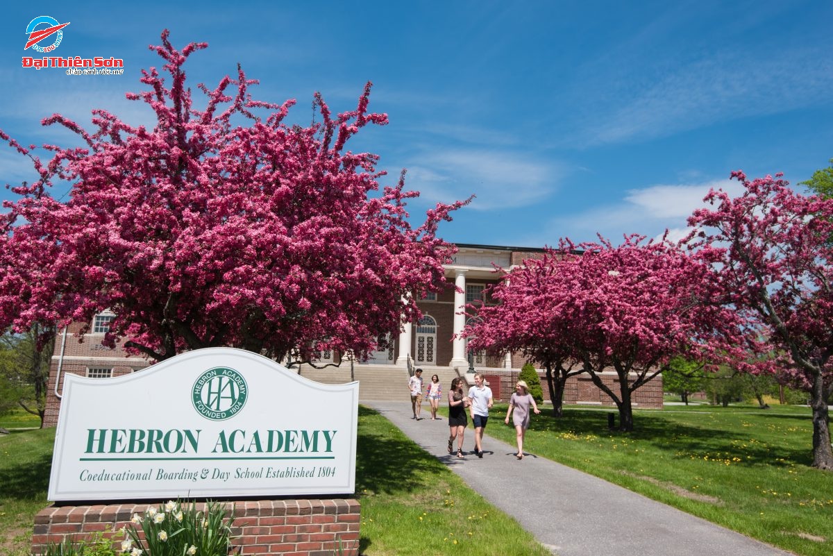 Cổng trường Herbon Academy