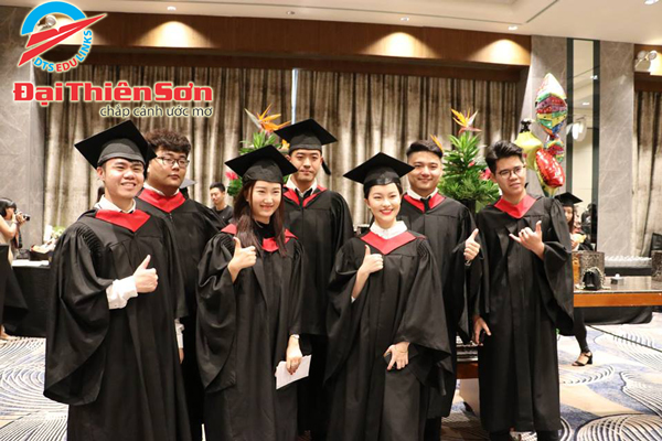 Sinh viên tốt nghiệp ERC