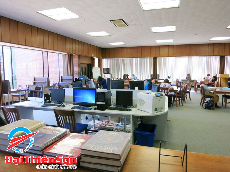 Phòng thư viện dành cho học sinh Marianapolis Preparatory School