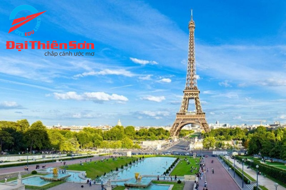 Tháp Eiffel biểu tượng đặc trưng của Pháp