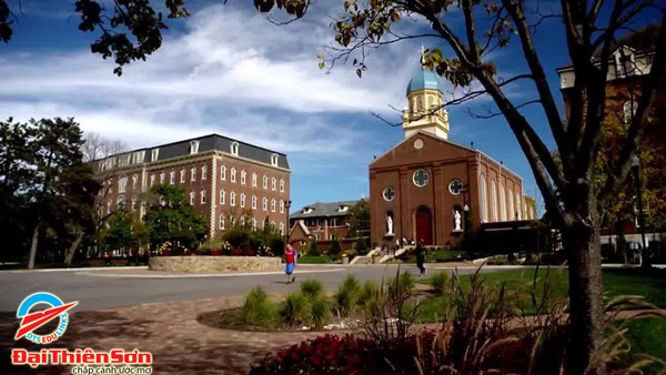 Cảnh sân trường University of Dayton