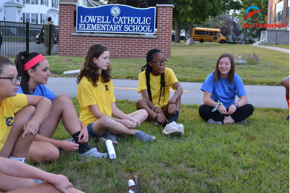 học sinh Lowell Catholic High School tham gia hoạt động ngoại khóa cuối tuần tại trường - Du học Đại Thiên Sơn DTS