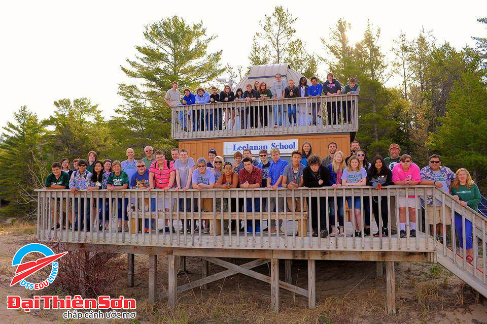 THE LEELANAU SCHOOL