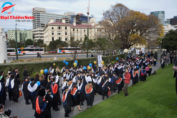 Sinh viên tốt nghiệp Massey University