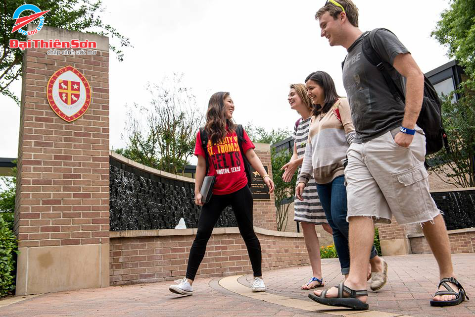 Sinh viên tại University of St. Thomas - Du học Đại Thiên Sơn DTS