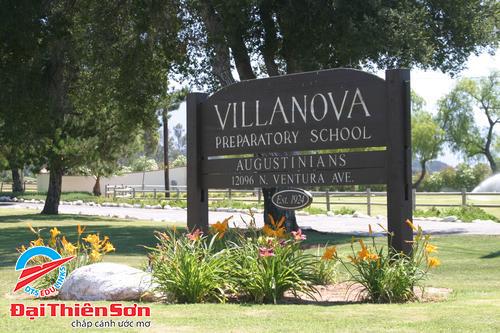 Cổng trường Villanova Preparatory School