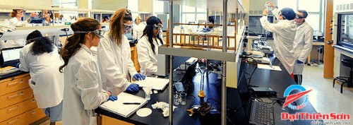 Sinh viên SPU học tập và nghiên cứu trong phòng lab- DTS