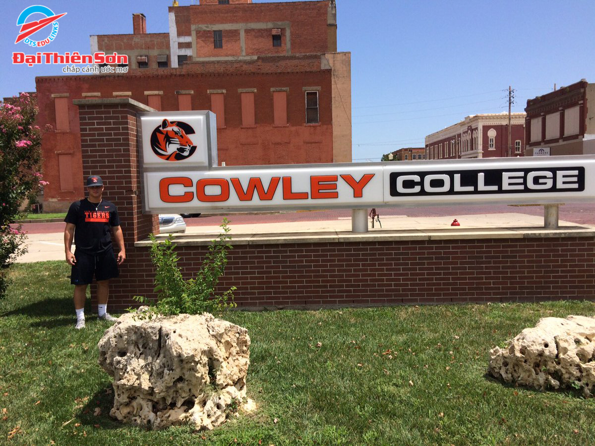 COWLEY COLLEGE