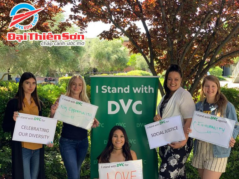Sinh viên Diablo Valley College tham gia hoạt động-Du học Đại Thiên Sơn DTS