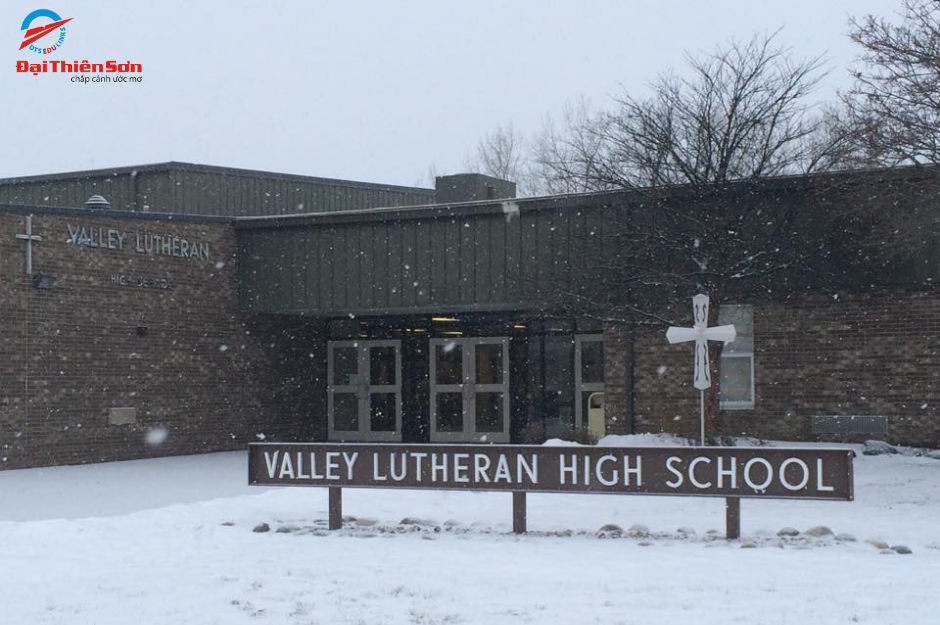 Học sinh tham gia các hoạt động nghệ thuật tại trường Columbus Catholic High School - Du học Đại Thiên Sơn DTS 