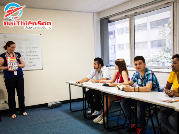 Hình ảnh học sinh trong lớp học của trường Trường Kaplan International English Hình ảnh học sinh trong lớp học của trường Trường Kaplan International English