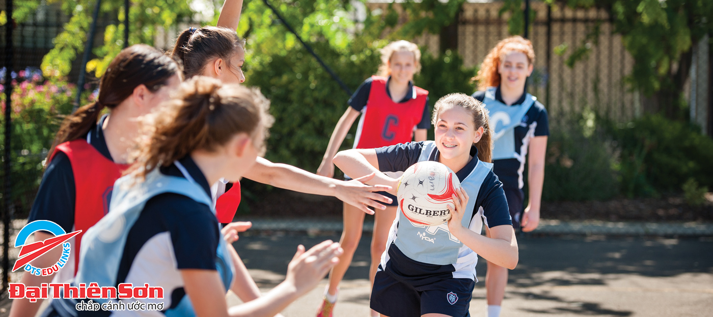 MITCHAM GIRLS HIGH SCHOOL 