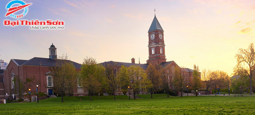 Hình ảnh khung cảnh bên ngoài trường Upper Canada College  - Du học Đại Thiên Sơn DTS