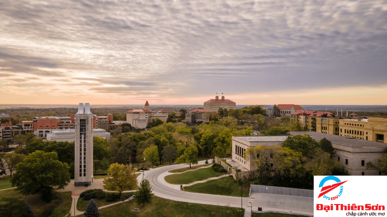 Một góc trường Đại học Kansas, thành phố Lawrence, bang Kansas, Mỹ - Đại Thiên Sơn