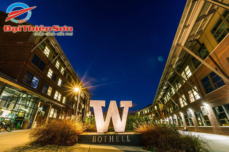 1 góc khuôn viên trường Đại học Washington Bothell vào buổi tối - Du học Đại Thiên Sơn DTS