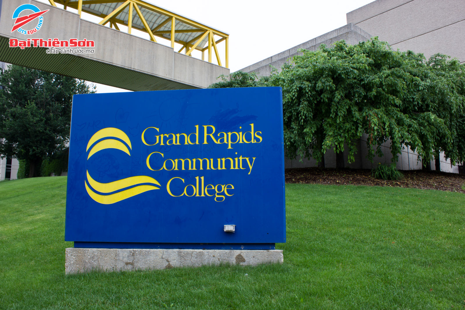 GRAND RAPIDS COMMUNITY COLLEGE 