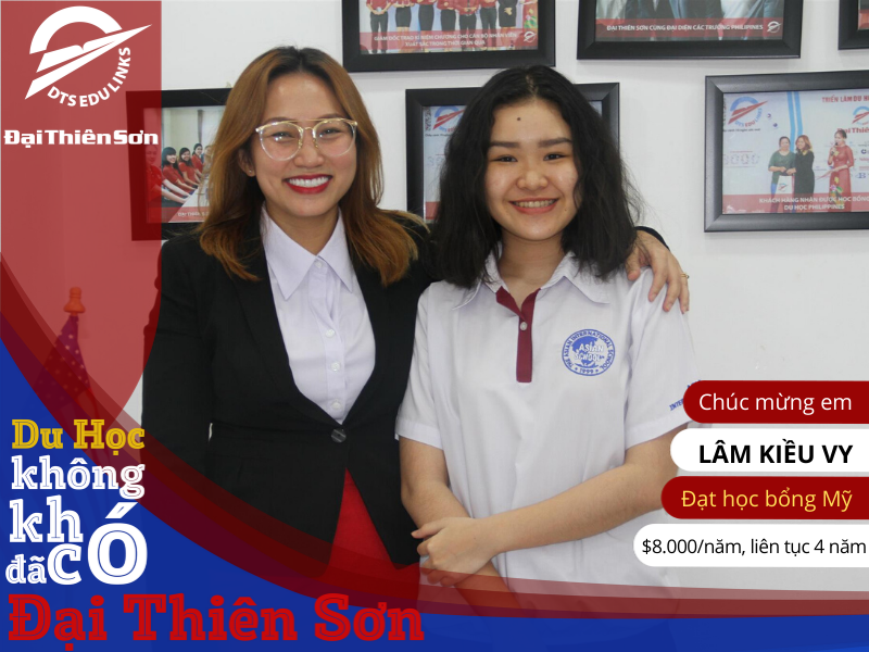 Học sinh Việt Nam nhận học bổng chụp hình chung với Đại Thiên Sơn