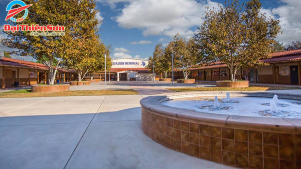 Một góc SAN JOAQUIN MEMORIAL HIGH SCHOOL