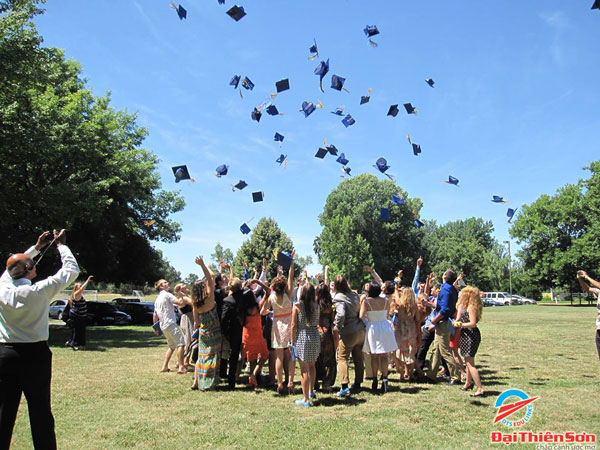 Học sinh tốt nghiệp Sacramento Waldorf School 